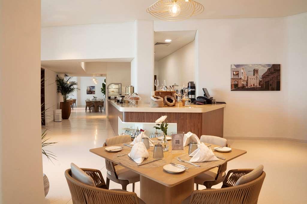 Mina Hotel & Residences Доха Ресторант снимка